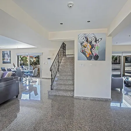 Dafnis Platina - Lovely 4 Bedroom With Private Pool - Close To The Villa *