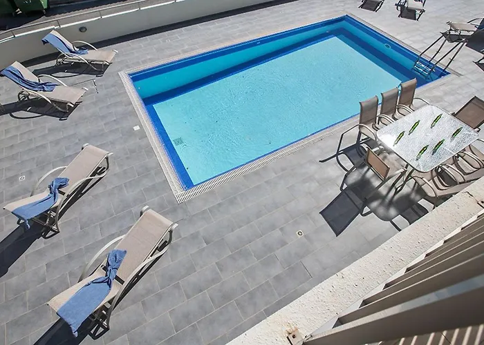 Dafnis Platina - Lovely 4 Bedroom With Private Pool