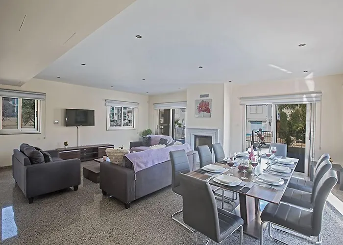 Dafnis Platina - Lovely 4 Bedroom With Private Pool *