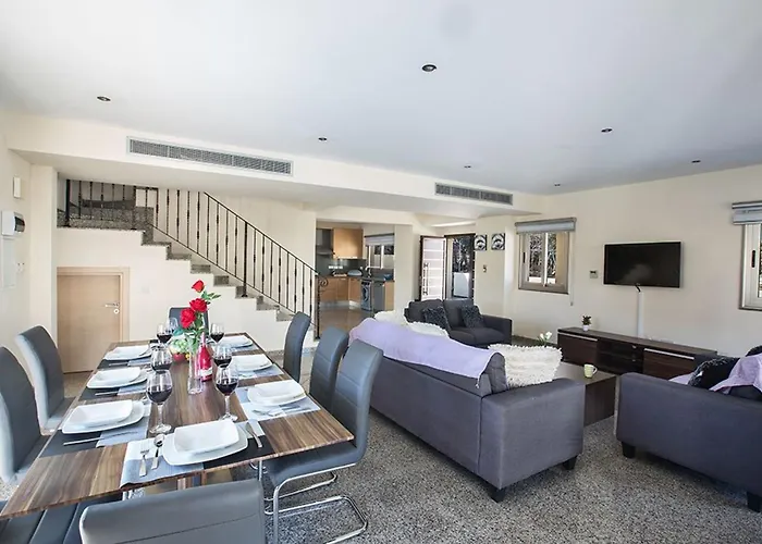 Вилла Dafnis Platina - Lovely 4 Bedroom With Private Pool