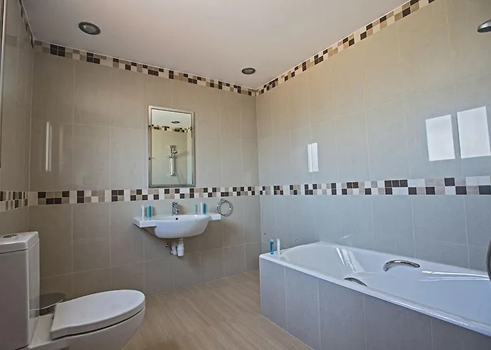 Вилла Dafnis Platina - Lovely 4 Bedroom With Private Pool *